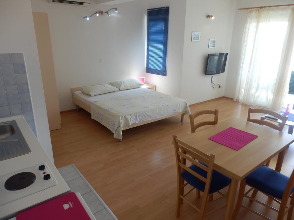 Apartments Rica Omiš Exteriör bild